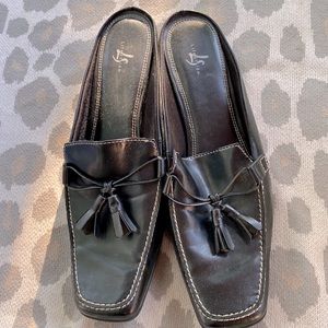 LifeStride Journal. black tassel mule